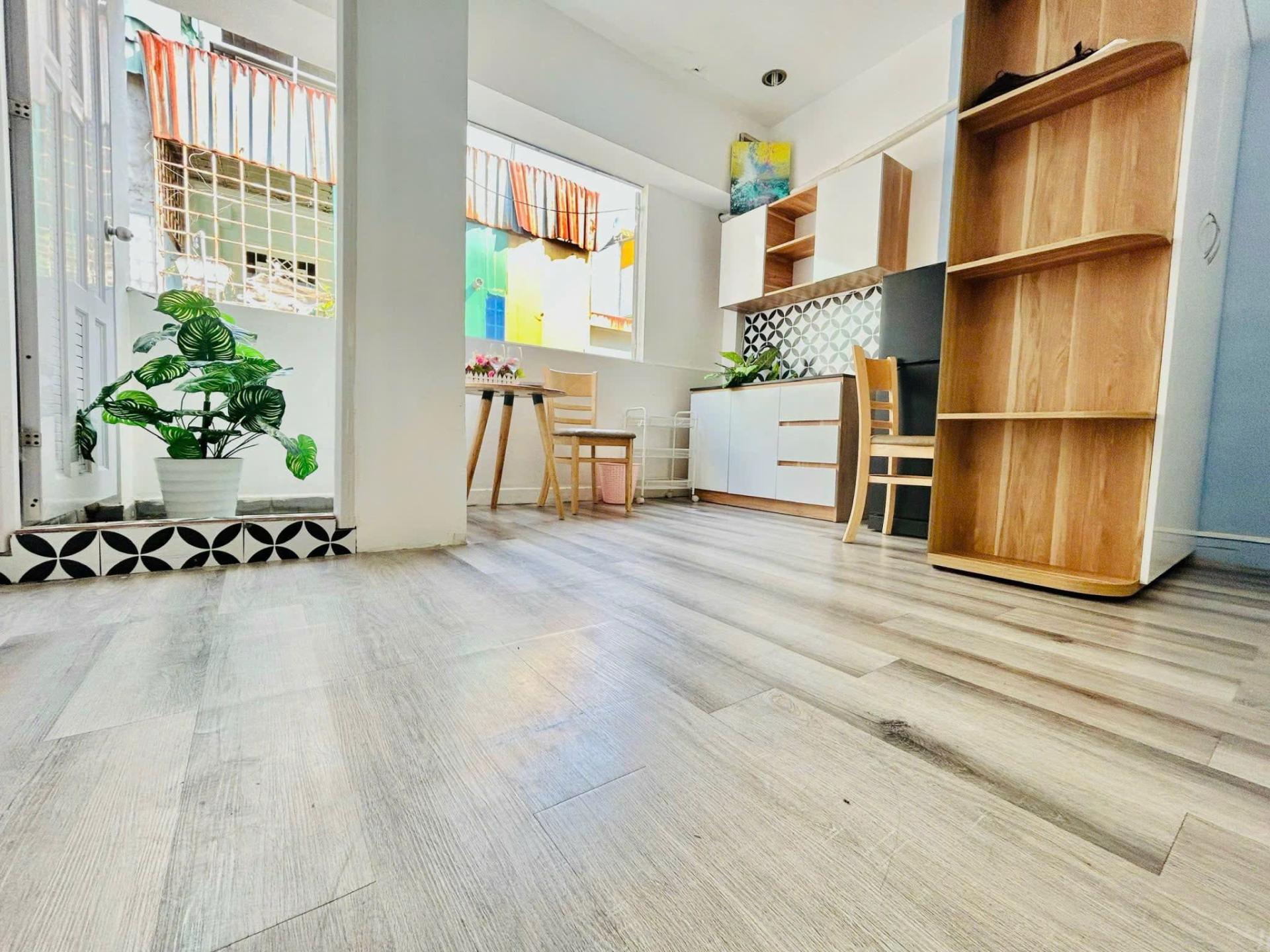 Cho Thuê Căn Hộ Dịch Vụ Ban công Studio 30m2 - NGAY MRT VĂN THÁNH - Tầng 3